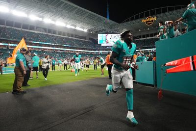 Tyreek Hill says he’s ‘opening the door’ to leave Dolphins