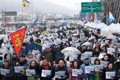 Deadline looms to arrest South Korean president as warrant set to expire