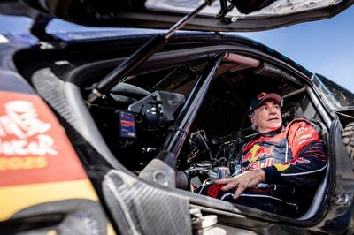 Sainz's Dakar chances "gone" after nightmare 48h stage