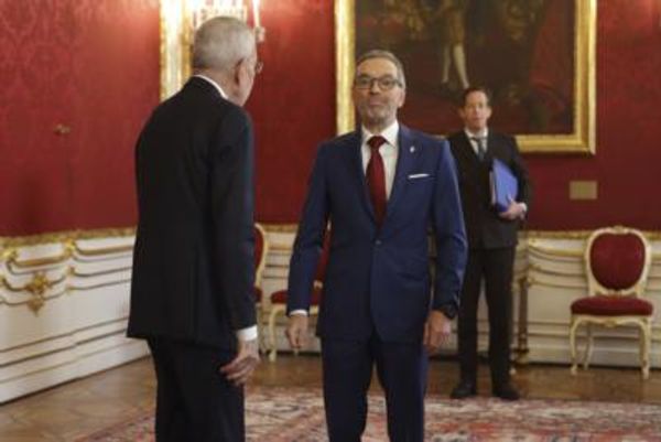 Austria's Far Right Party Leader Meets President For Government Formation