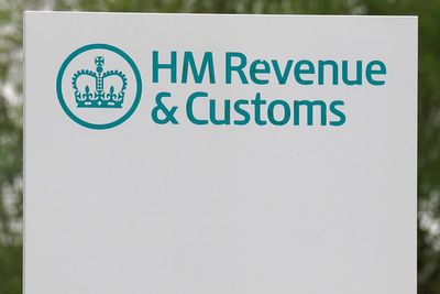 HMRC issues penalty warning to 5.4 million taxpayers who have yet to complete self assessment form