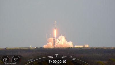 SpaceX launches 1st Starlink satellites of 2025 (video, photos)