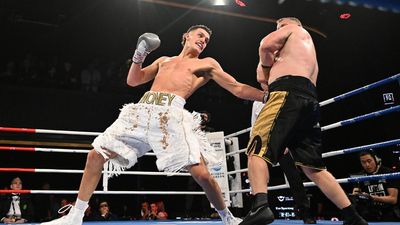 McIntyre channels Mayweather for IBF world youth title