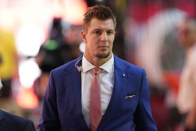 Rob Gronkowski defends former Patriots coach Jerod Mayo in passionate rant