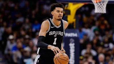 Victor Wembanyama, Spurs Play Chess With Bulls Mascot During Pregame Warmups