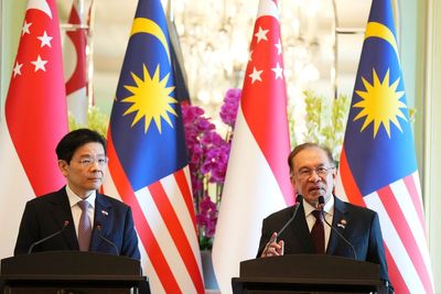 Malaysia and Singapore agree to launch a special economic zone in a rare move to attract investors