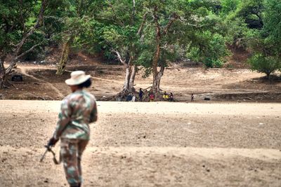 ‘It’s the only way’: Migrants, army face-off along S Africa-Zimbabwe border