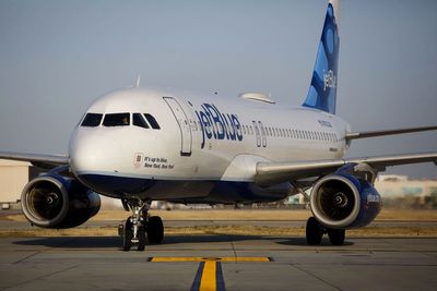 Two bodies discovered in JetBlue passenger plane after it lands in Florida