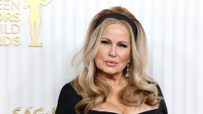 Jennifer Coolidge uses this intelligent two-toned color technique to ensure her neutral kitchen never feels boring – experts break down her method