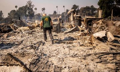 Fast-moving wildfire destroys homes as strong winds hit southern California