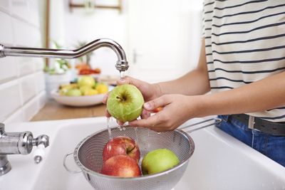 Gastroenterologist's Fruit Washing Tip: One Simple Inexpensive Ingredient You Already Have In Your Kitchen