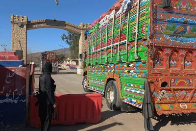 Aid convoy reaches remote district in NW Pakistan after prolonged blockade amid sectarian violence