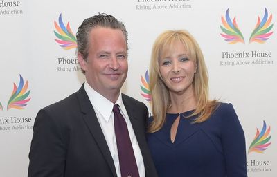 Matthew Perry gifted Lisa Kudrow the Friends cookie jar 20 years ago — she just found a note inside