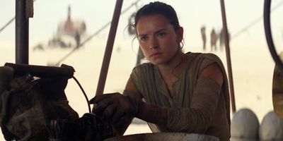 10 Years Later, The New Star Wars Prequel Movie Is Taking The Same Risk As 'Force Awakens'