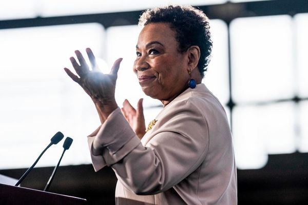 Barbara Lee promises ‘Oakland renaissance’ in official run for mayor