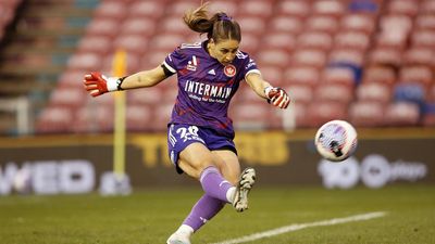 Wanderers goalkeeper sent off in 3-0 loss to Phoenix