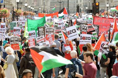 Police issue threat to Gaza protesters as row breaks out over march near synagogue