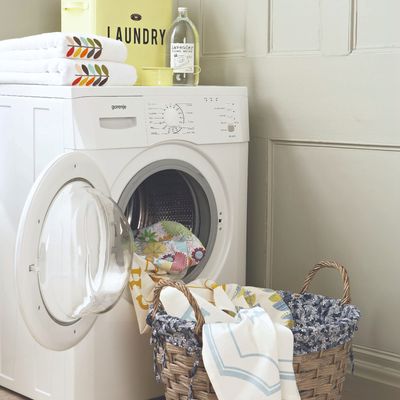 Are you using the right amount of detergent in your washing machine? The tell-tale signs you’re using too much or too little