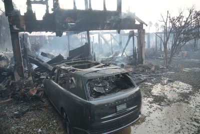 LA officials condemn looters ‘preying’ on residents as wildfires devastate California