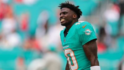 Tyreek Hill's Agent Addresses WR's Comments Indicating Time With Dolphins Is Over