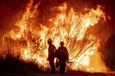 Mandatory Evacuation Order Issued As Fire Spreads In Los Angeles