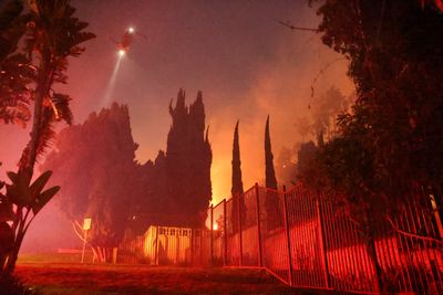 Which Hollywood stars have lost their homes in the California wildfires?