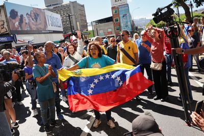 Venezuela Closes Border with Colombia Citing 'International Conspiracy' As Maduro Claims a Third Term In Contested Inauguration