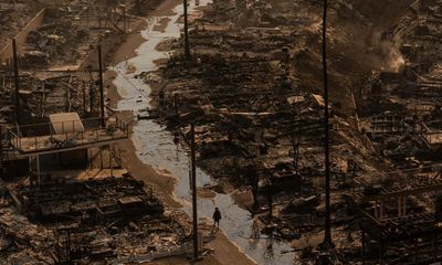 California fires: 16 killed and 10,000 structures destroyed as blazes continue