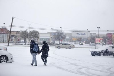 Winter storm threatens 80m as US south faces heavy snowfall and closures