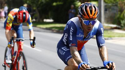 Mystery surrounds star Ewan's pro cycling future