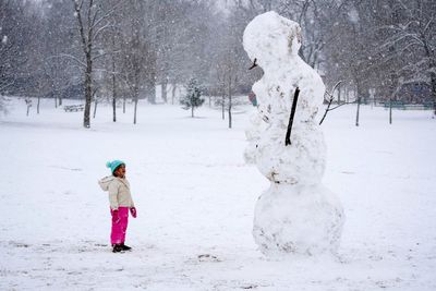 Powerful winter storm that dumped snow in US South maintains its icy grip