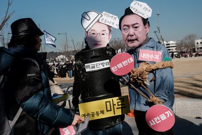 Thousands protest in South Korea as Yoon resists second arrest attempt