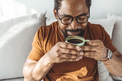 The best time of day to drink coffee for maximum benefits isn't first thing when you wake up