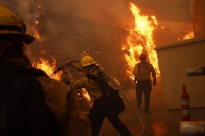 Firefighting Resources Mobilized To Protect Los Angeles Neighborhoods