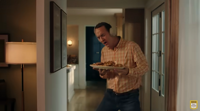 Peyton Manning stars in funny Nestlé Toll House commercial