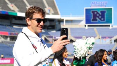 Eli Manning Delightfully Reports There Is More College Football Roommate Drama Coming