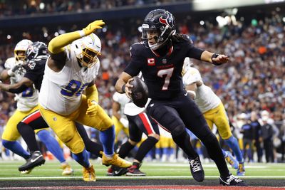 Texans drive 99 yards, take lead over Chargers on TD pass