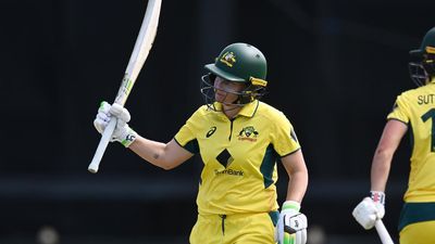 Healy back in runs as Australia win Ashes opener