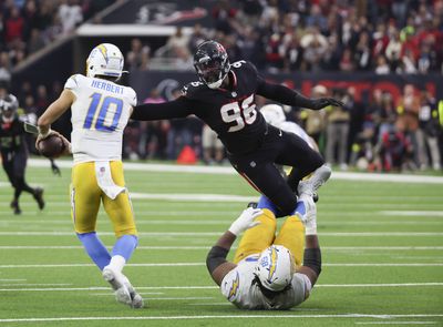 WATCH: Texans DL Denico Autry records critical sack vs. Chargers