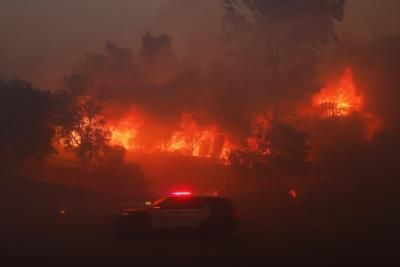 Los Angeles Fire Chief Urges Patience Amid Palisades Fire Evacuations