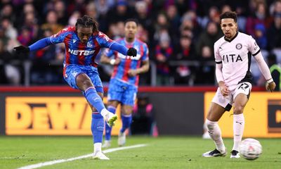 Eberechi Eze quick off mark to ease Crystal Palace past Stockport