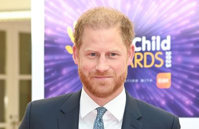 Kind Prince Harry helps find donuts for elderly wildfire victim