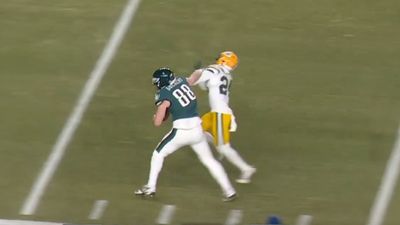 Eagles’ Dallas Goedert Stiff-Arms Packers Defender 20 Yards En Route to TD