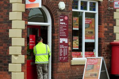 Post Office sees record of more than £1bn in cash withdrawals in December