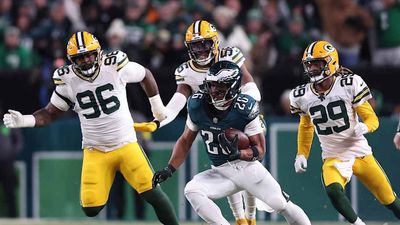 Packers Defenders Had Tense Exchange on Sideline After Giving Up Eagles Touchdown