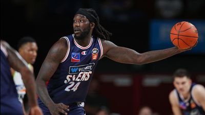 Adelaide win NBL thriller over Hawks