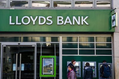 Lloyds Bank will tie its senior bankers’ 2024 bonuses to their office attendance