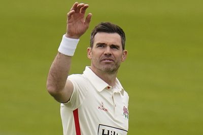 James Anderson to continue playing career after signing new Lancashire deal