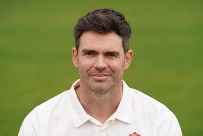 James Anderson agrees new one-year deal with Lancashire