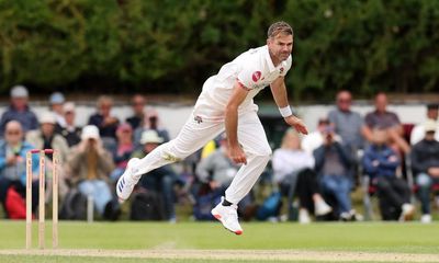 Jimmy Anderson to put Lancashire before England with new one-year deal